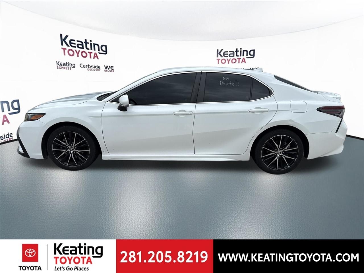 Toyota Camry SE 2023