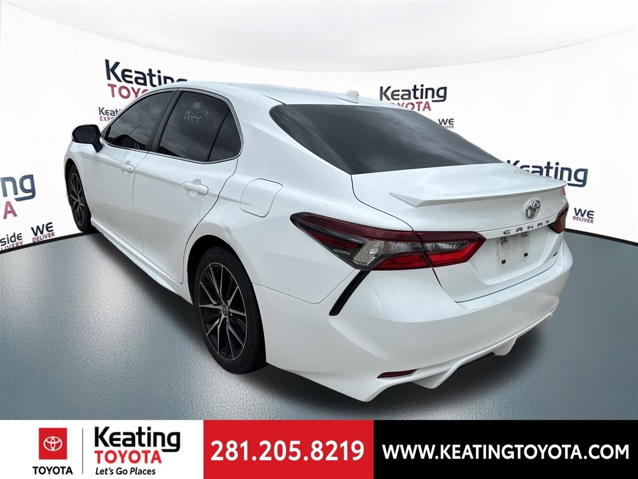 Toyota Camry SE 2023