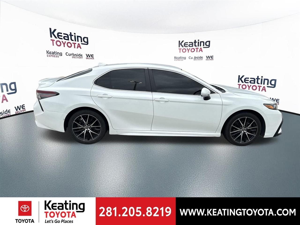 Toyota Camry SE 2023