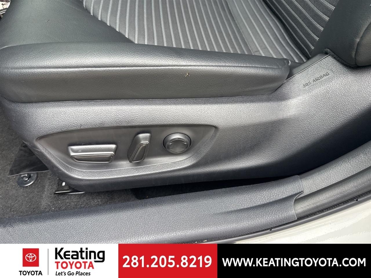 Toyota Camry SE 2023