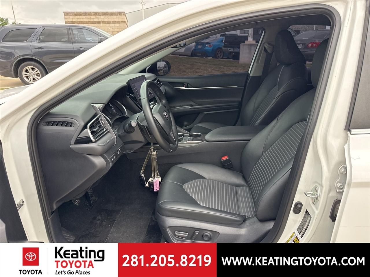 Toyota Camry SE 2023