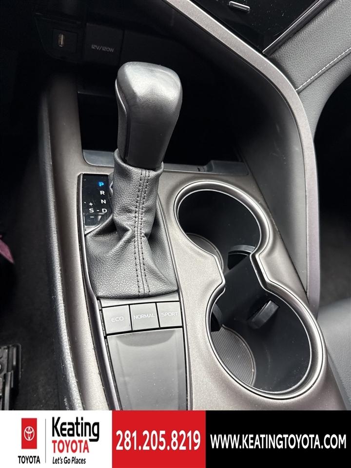 Toyota Camry SE 2023