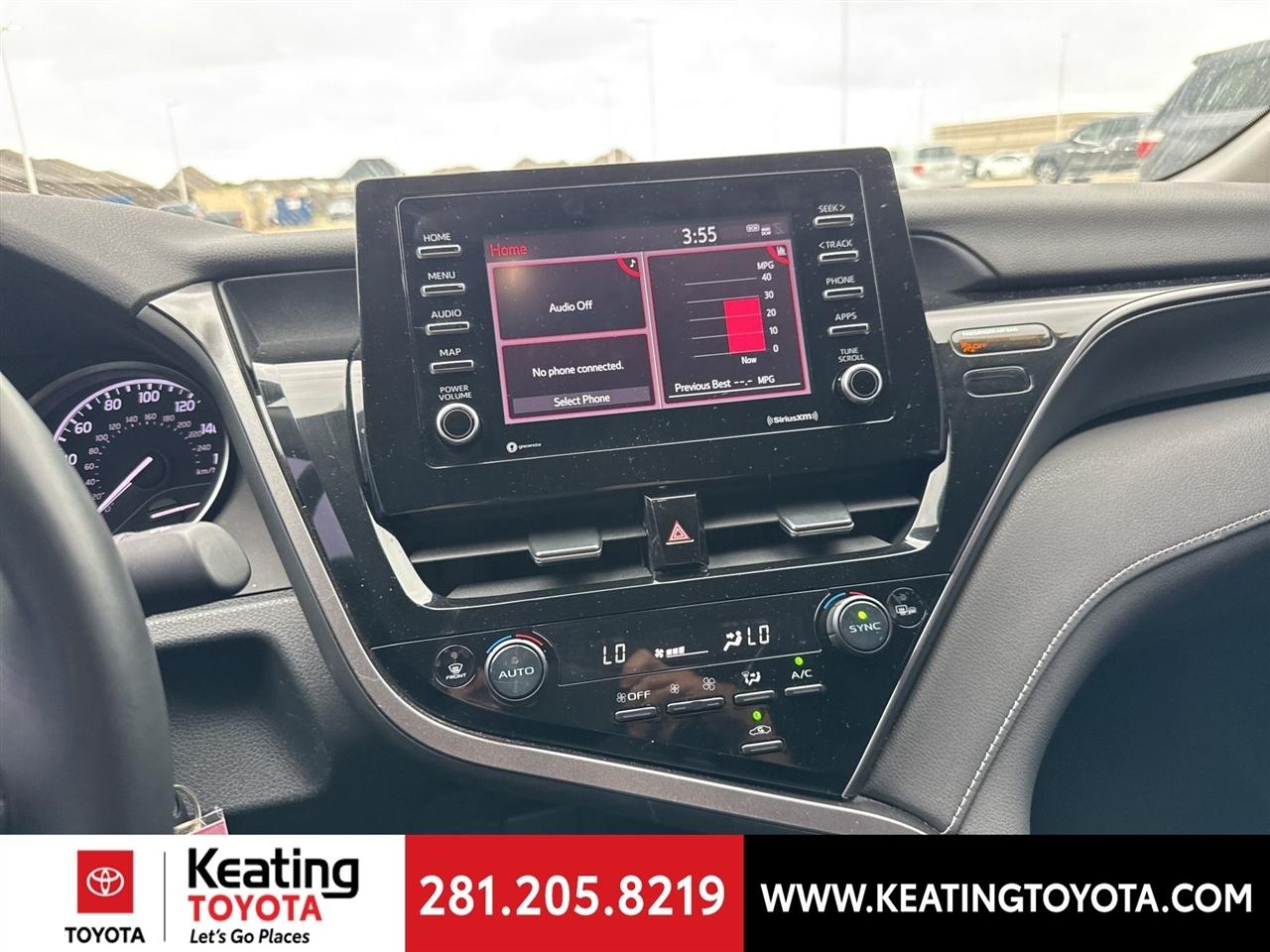 Toyota Camry SE 2023