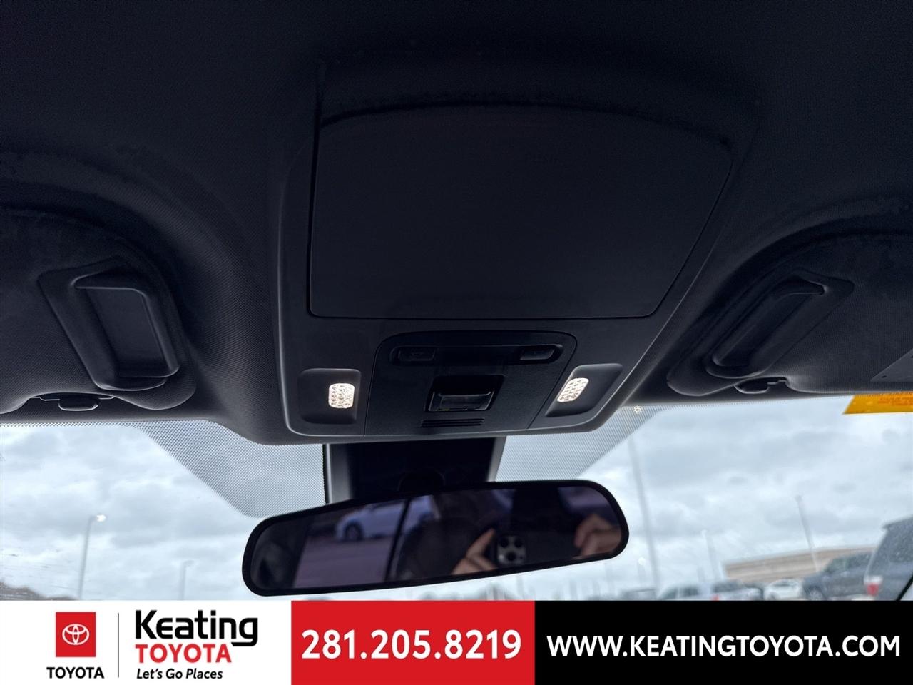 Toyota Camry SE 2023