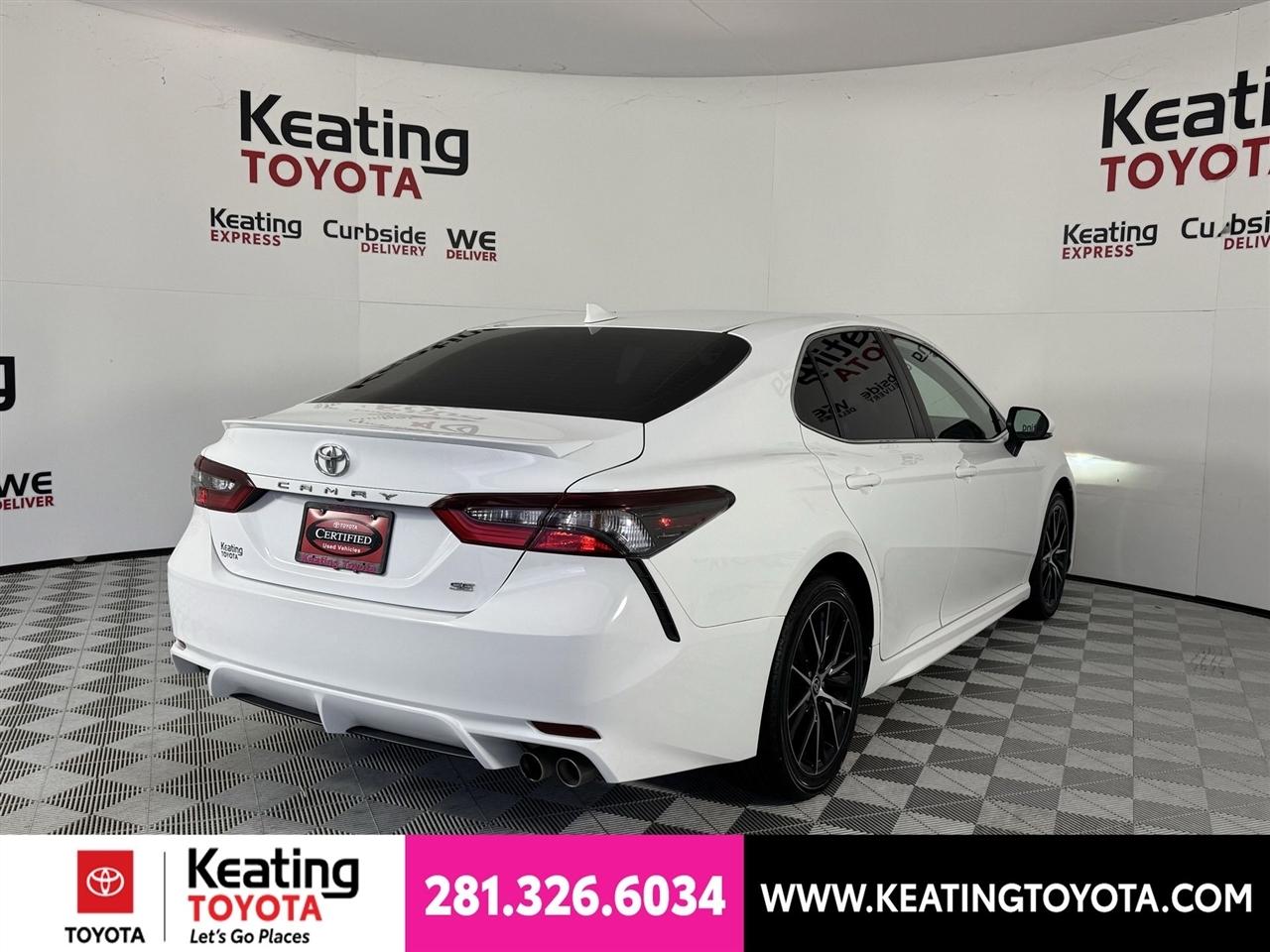 Toyota Camry SE 2023