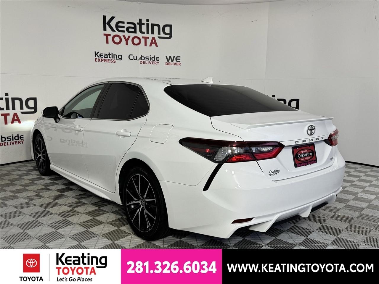 Toyota Camry SE 2023