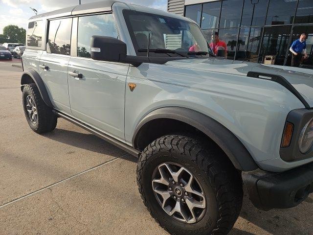 Ford Bronco Base 4-Door w/Advanced 2023