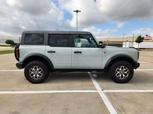 Ford Bronco Base 4-Door w/Advanced 2023