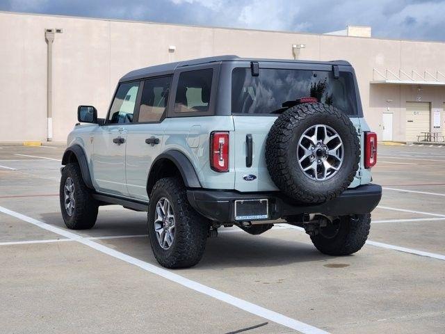 Ford Bronco Base 4-Door w/Advanced 2023