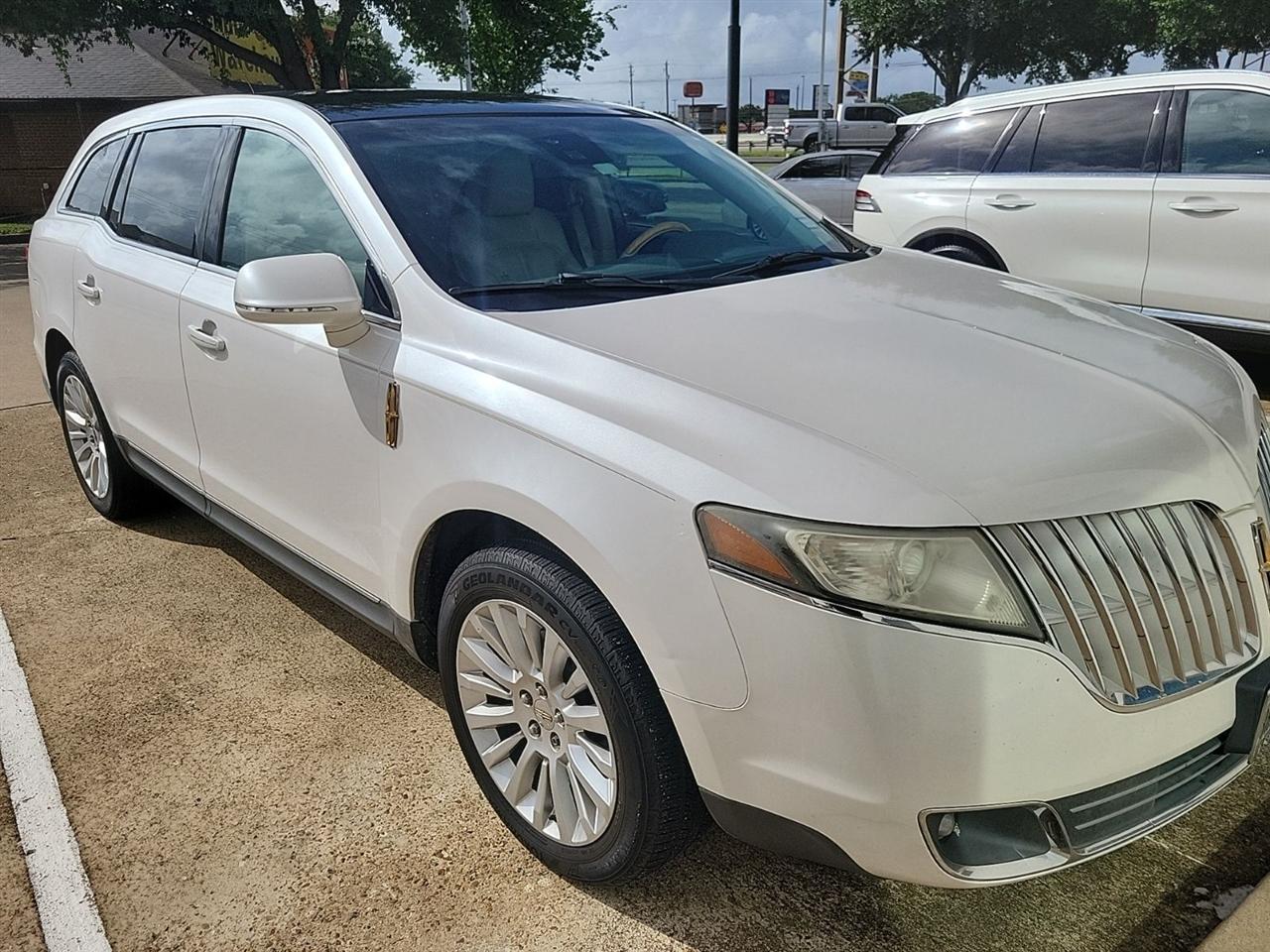 Lincoln MKT FWD 2010