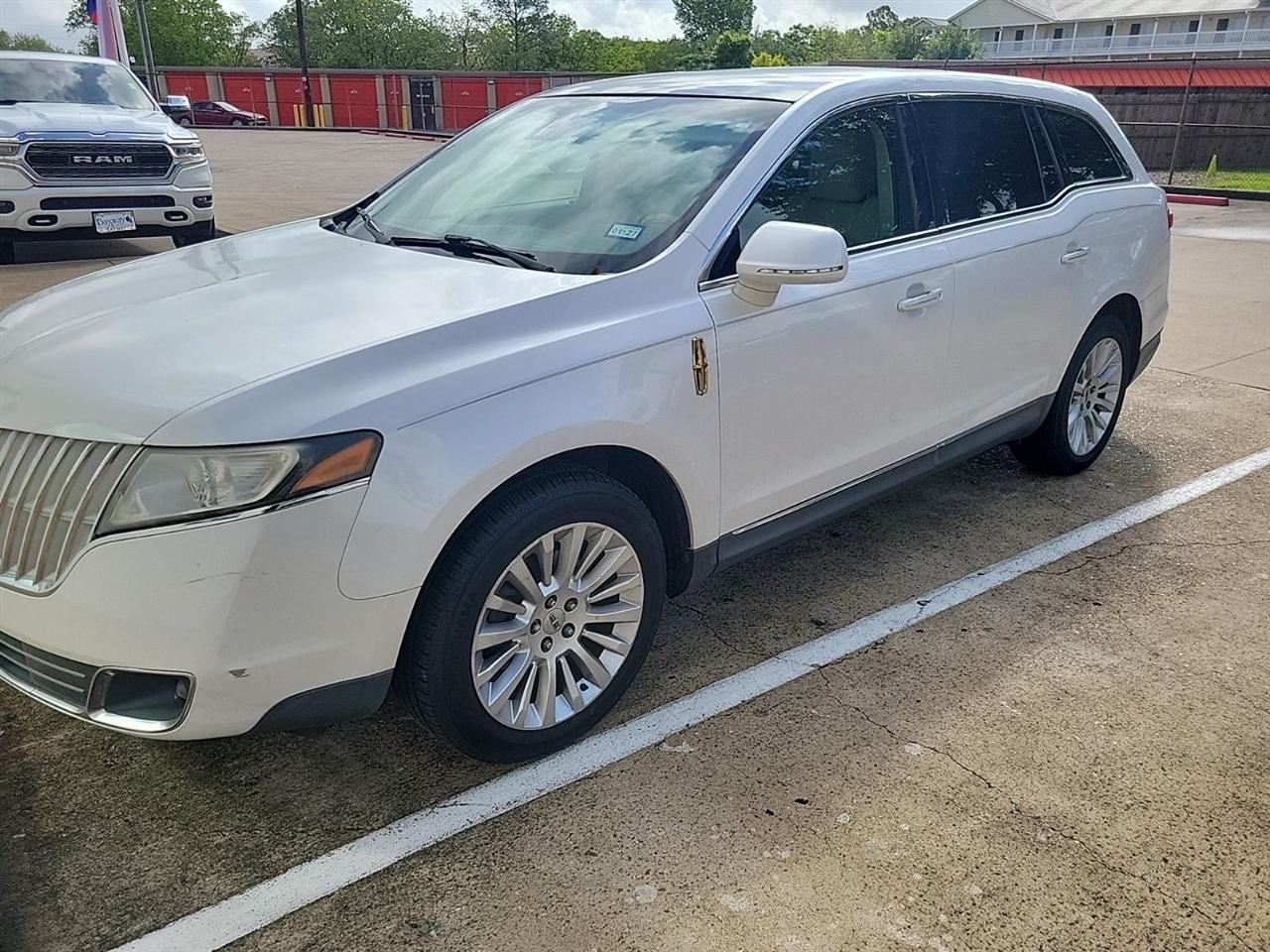 Lincoln MKT FWD 2010