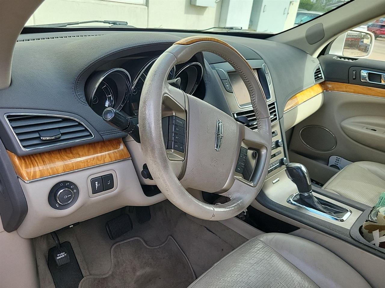 Lincoln MKT FWD 2010