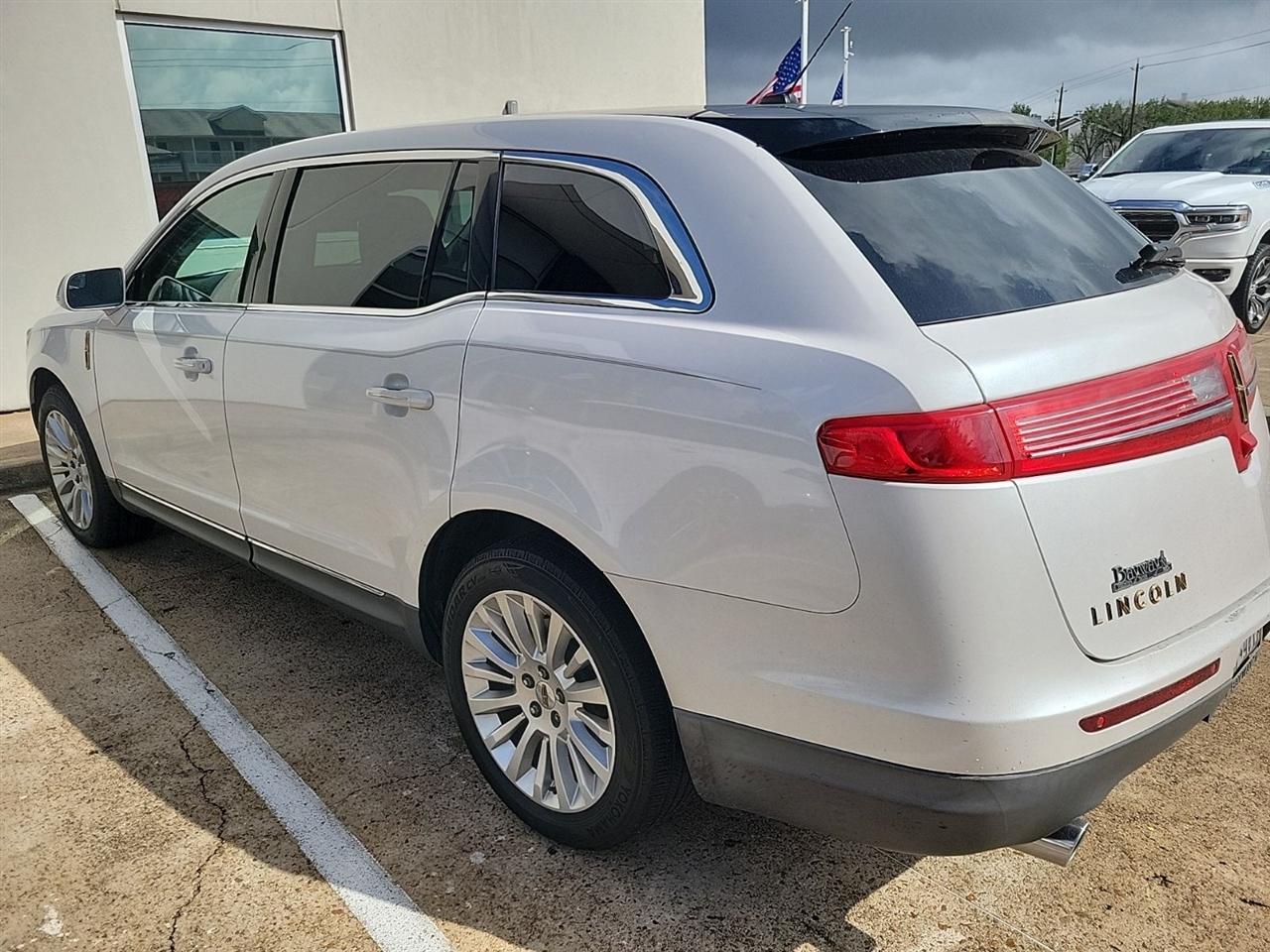 Lincoln MKT FWD 2010