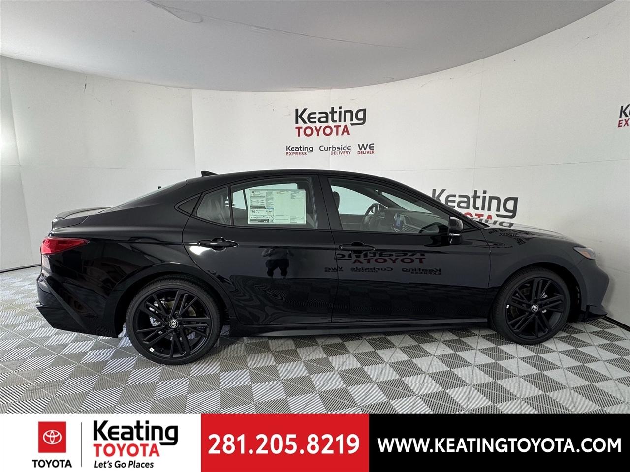 Toyota Camry Hybrid XLE 2026