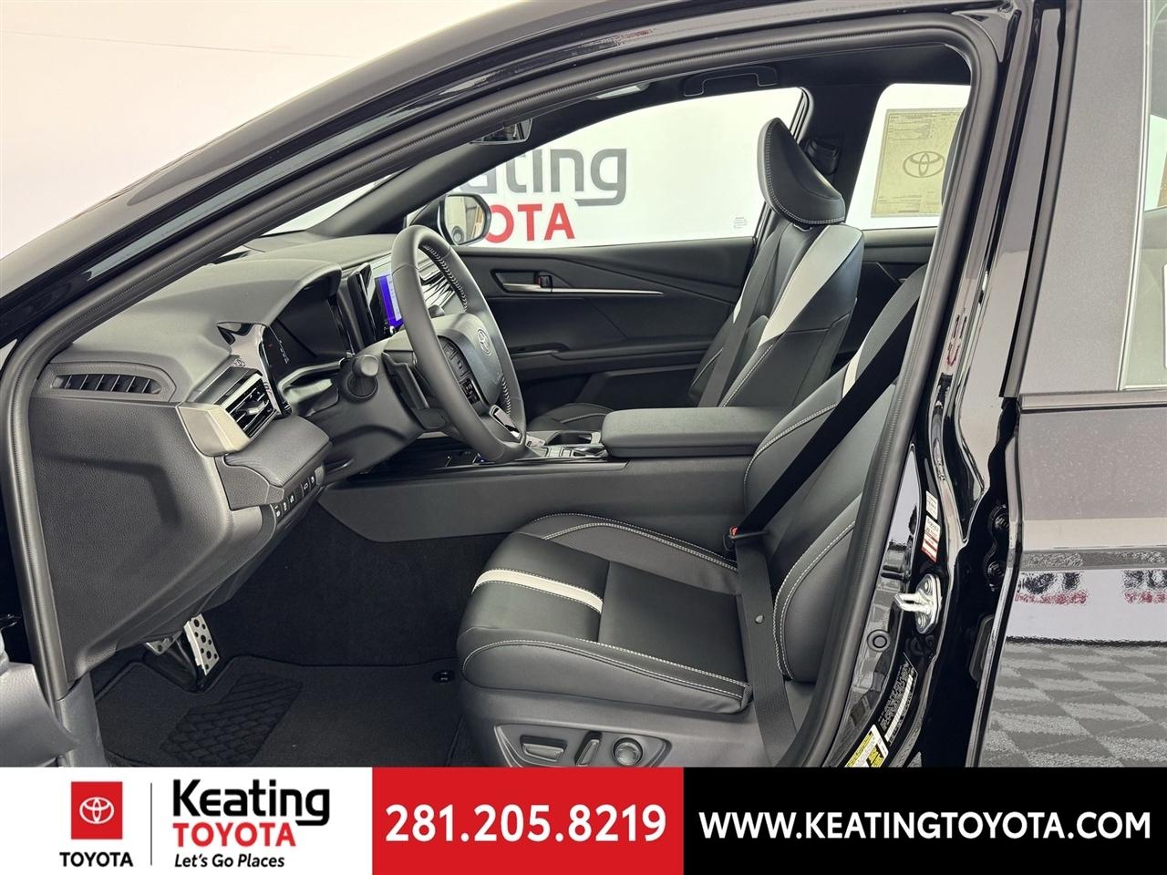 Toyota Camry Hybrid XLE 2026