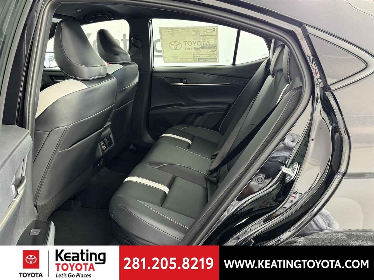 Toyota Camry Hybrid XLE 2026