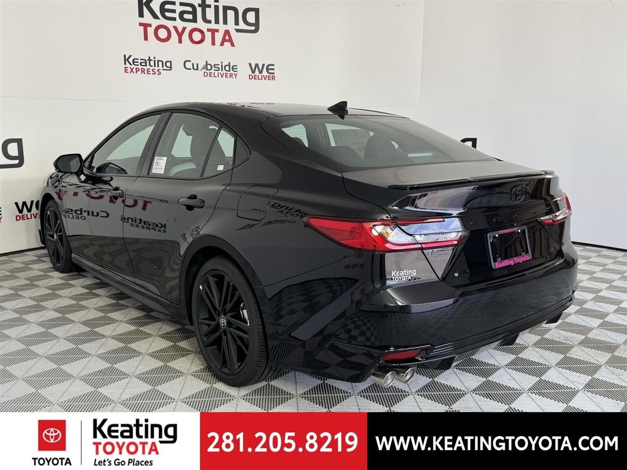 Toyota Camry Hybrid XLE 2026