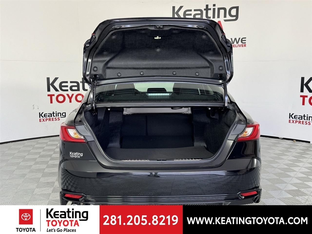 Toyota Camry Hybrid XLE 2026