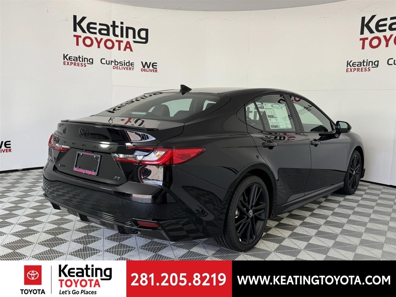 Toyota Camry Hybrid XLE 2026