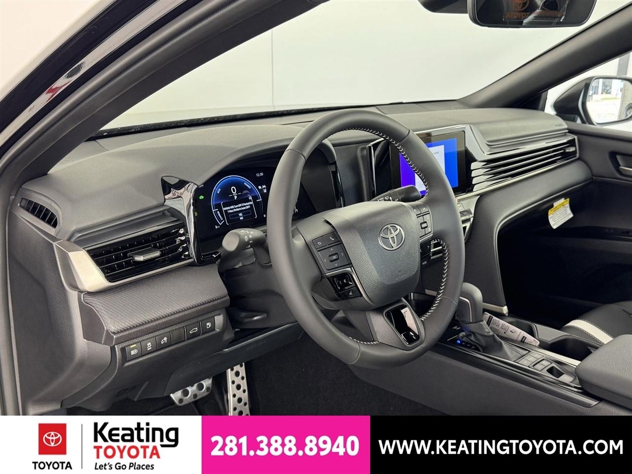 Toyota Camry Hybrid XLE 2026