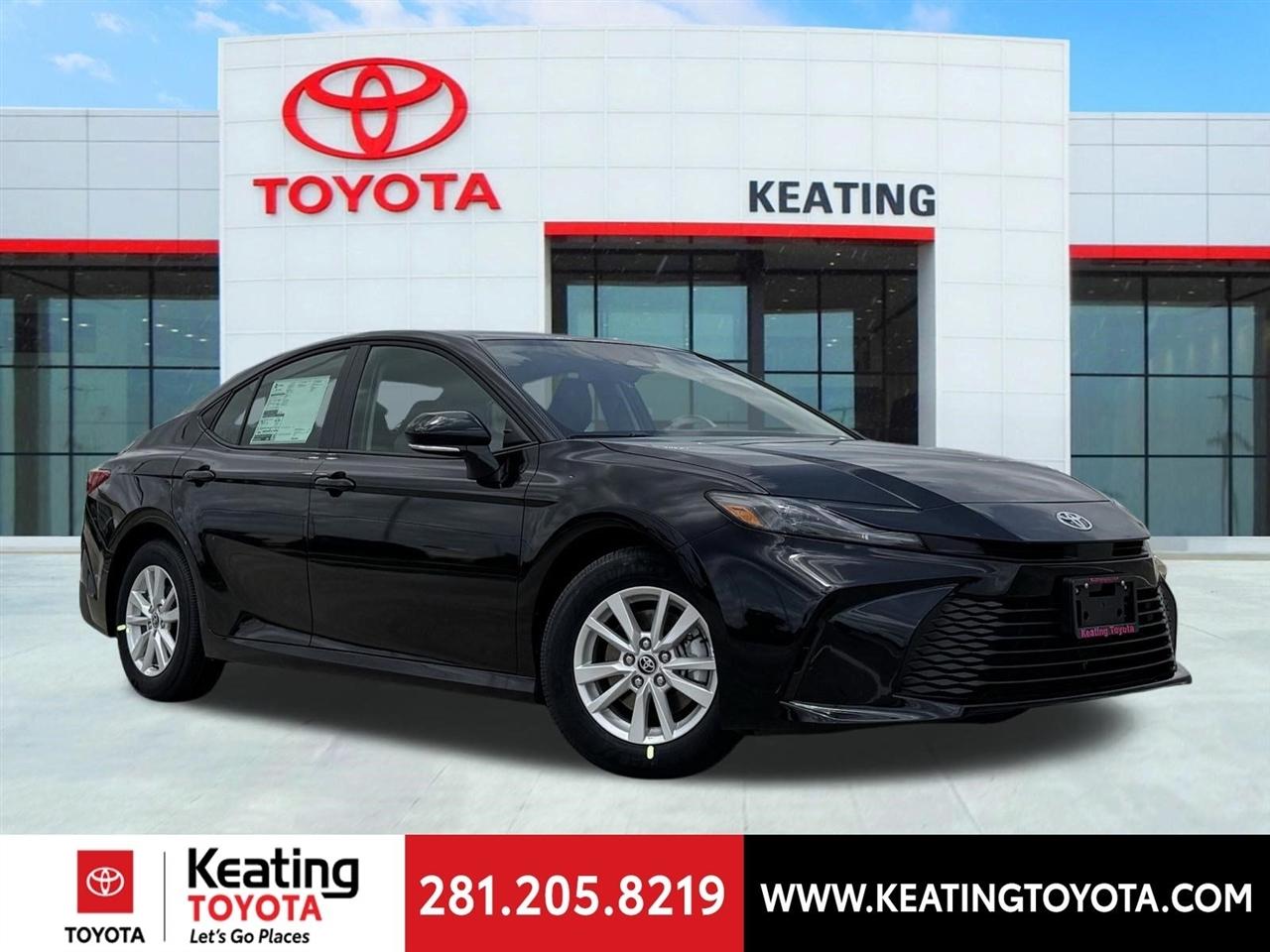 Toyota Camry Hybrid XLE 2026