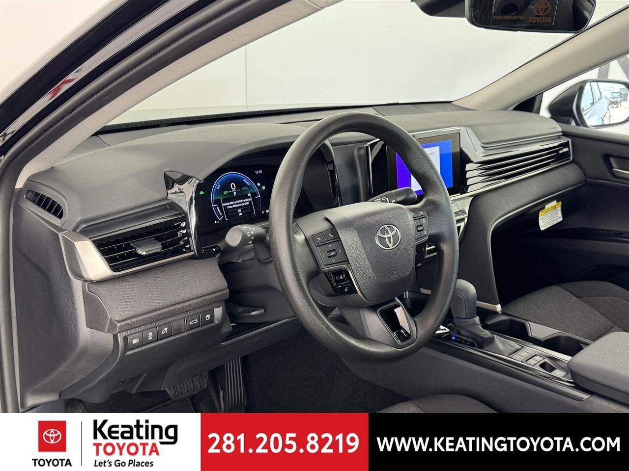 Toyota Camry Hybrid XLE 2026