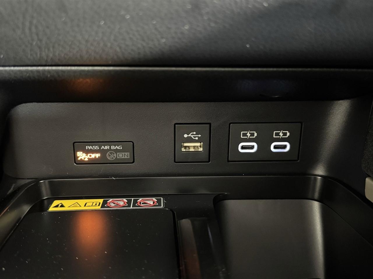 Toyota Camry Hybrid XLE 2026