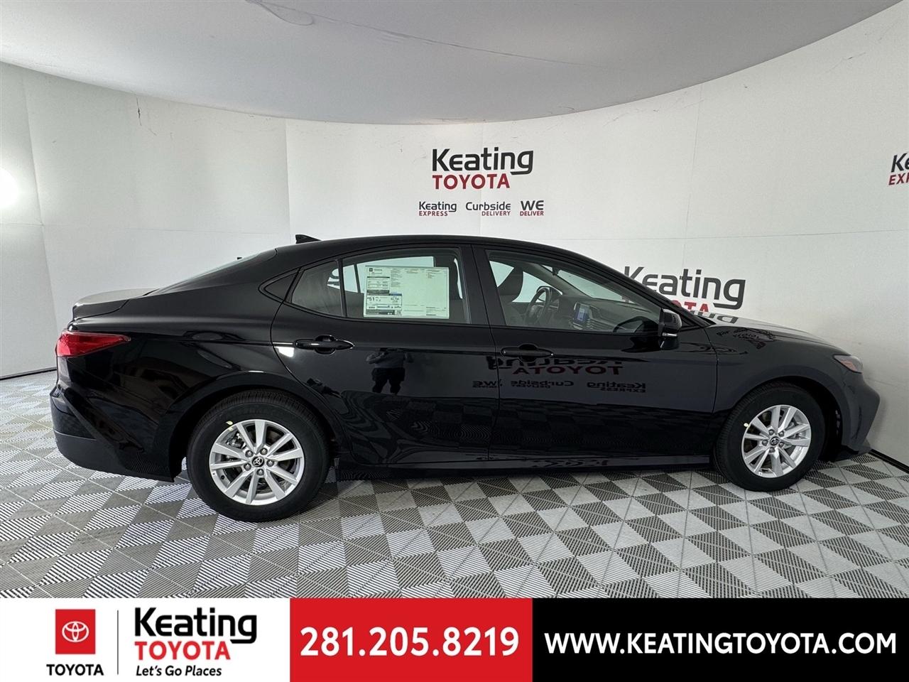 Toyota Camry Hybrid XLE 2026