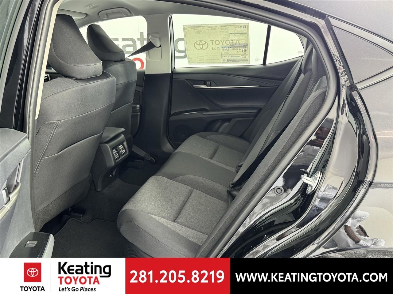 Toyota Camry Hybrid XLE 2026