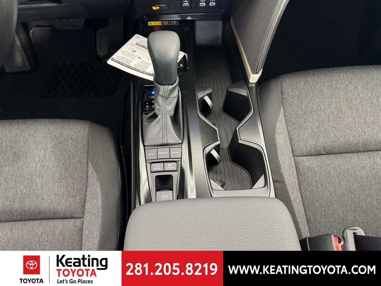 Toyota Camry Hybrid XLE 2026