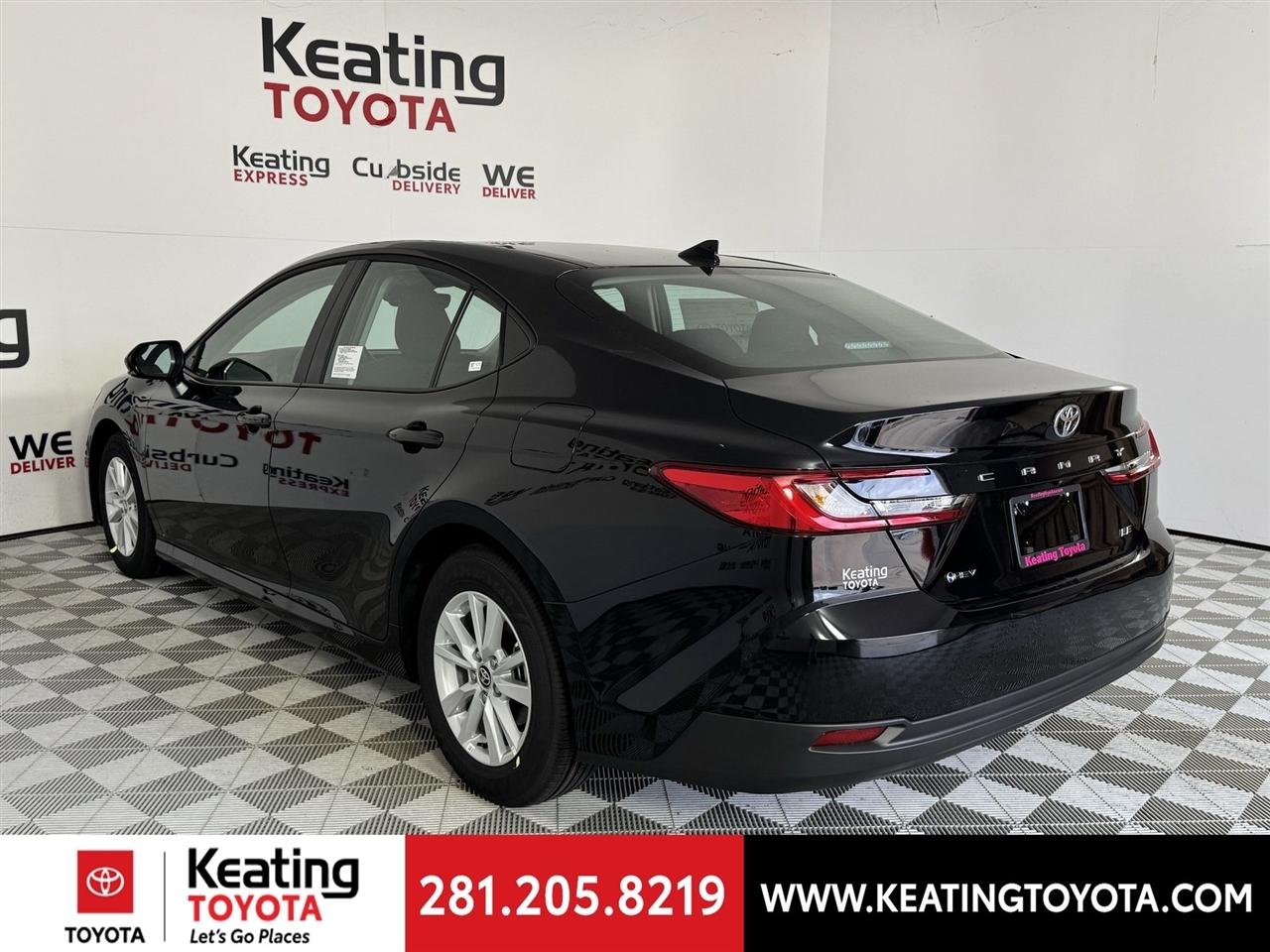 Toyota Camry Hybrid XLE 2026