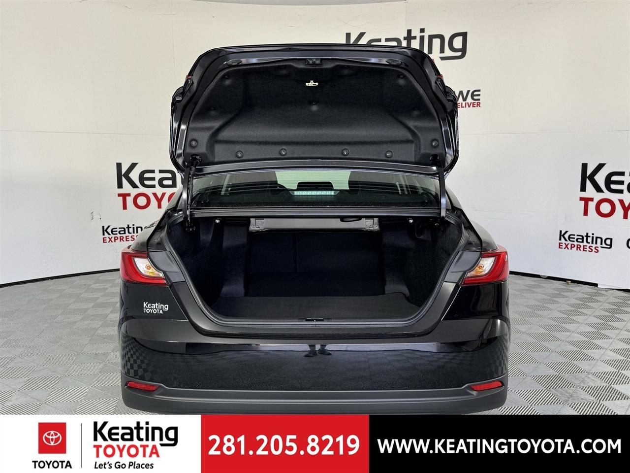 Toyota Camry Hybrid XLE 2026