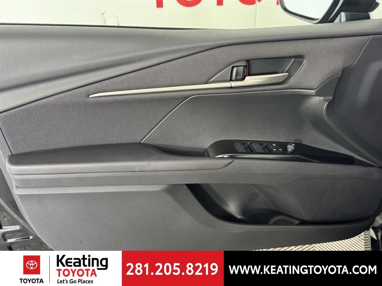 Toyota Camry Hybrid XLE 2026