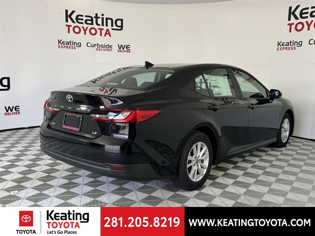 Toyota Camry Hybrid XLE 2026