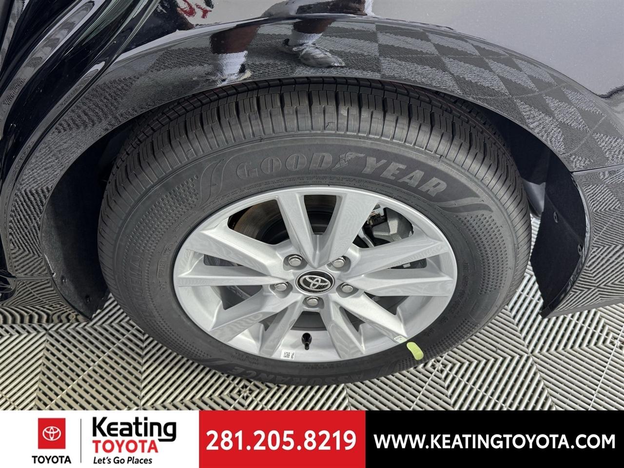 Toyota Camry Hybrid XLE 2026