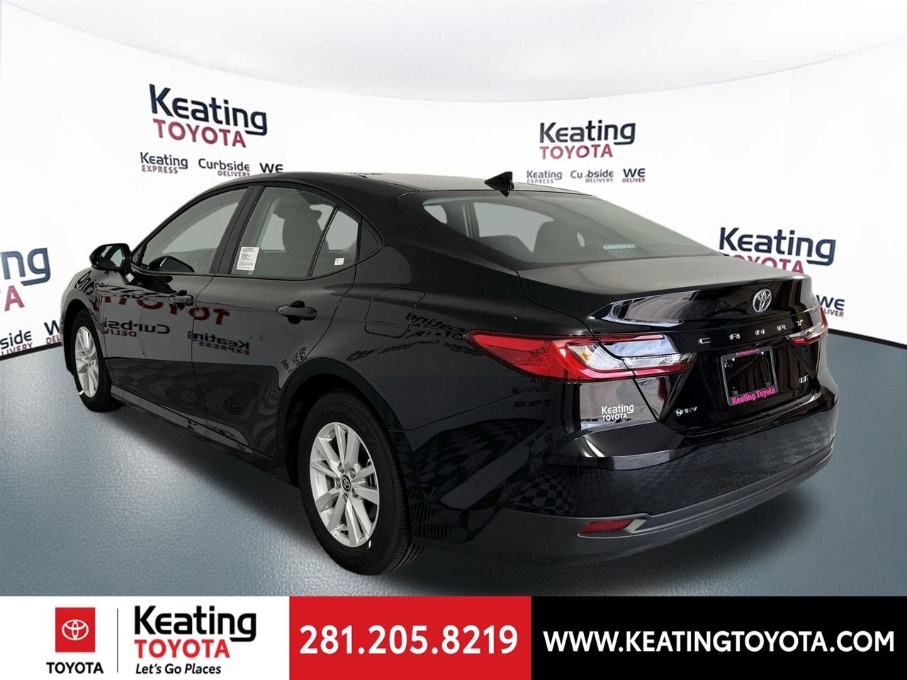 Toyota Camry Hybrid XLE 2026