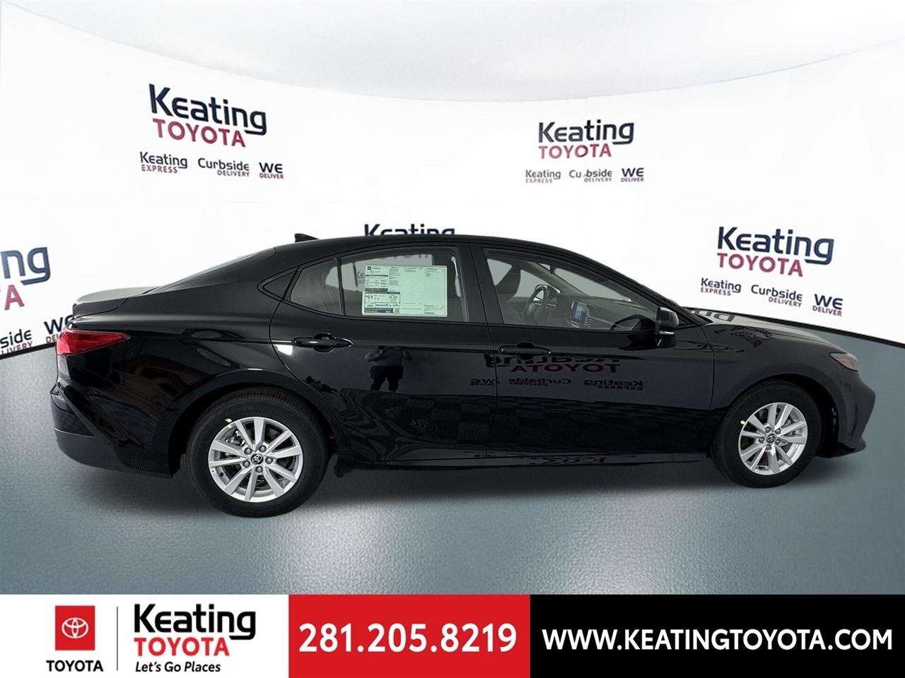 Toyota Camry Hybrid XLE 2026
