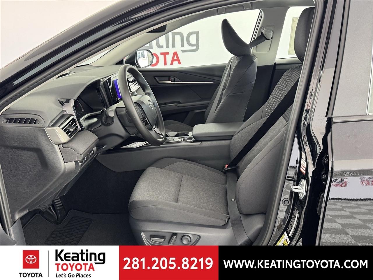 Toyota Camry Hybrid XLE 2026