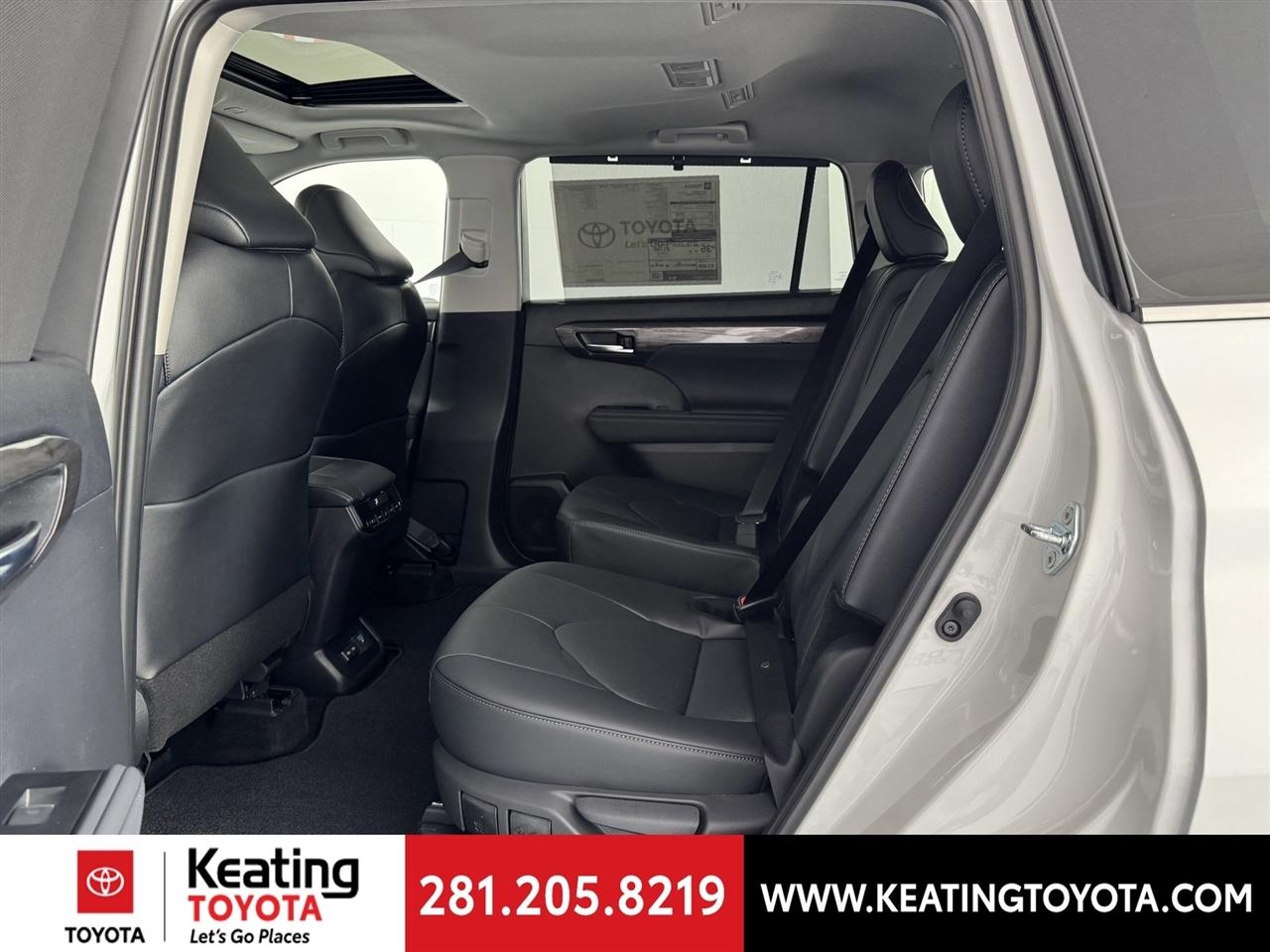 Toyota Highlander Hybrid Limited AWD 2026