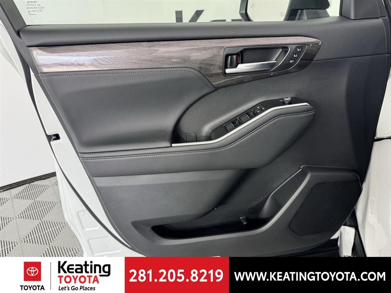 Toyota Highlander Hybrid Limited AWD 2026