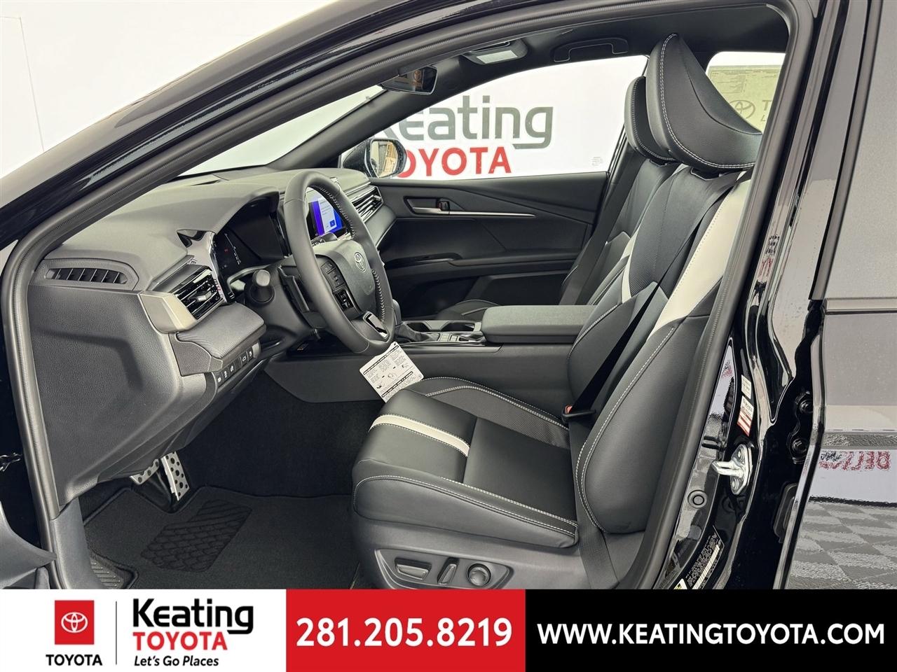 Toyota Camry Hybrid XLE 2026