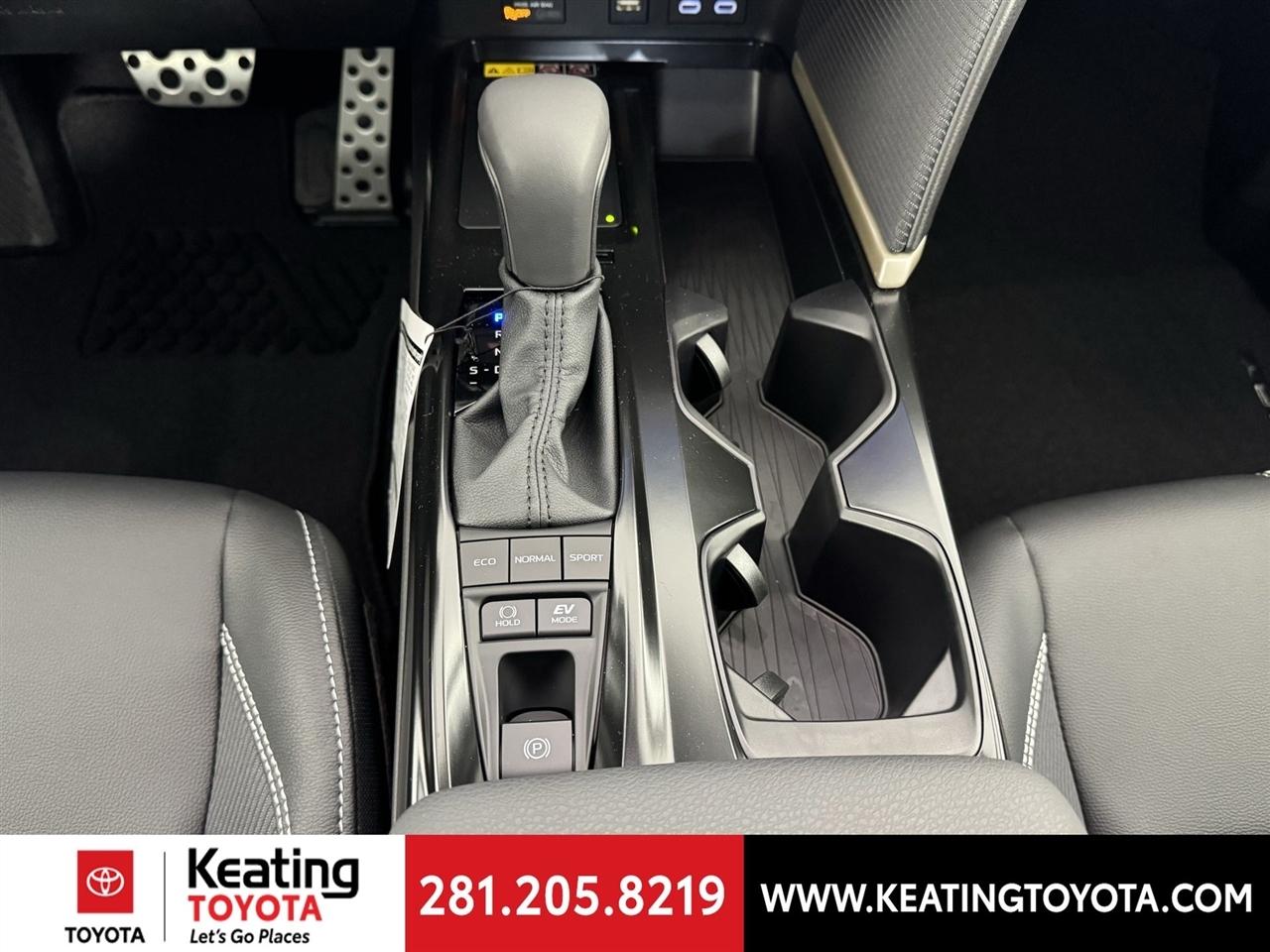 Toyota Camry Hybrid XLE 2026