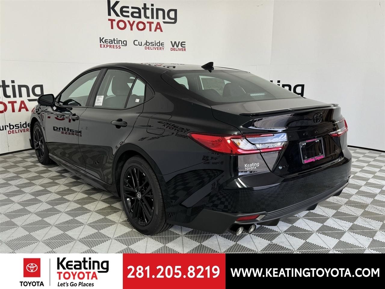 Toyota Camry Hybrid XLE 2026