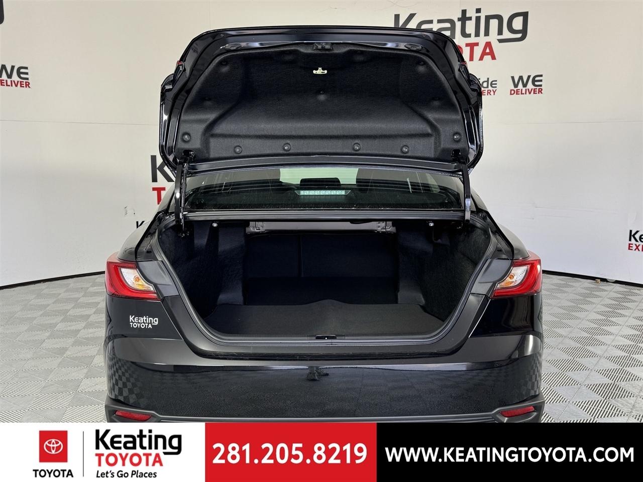 Toyota Camry Hybrid XLE 2026