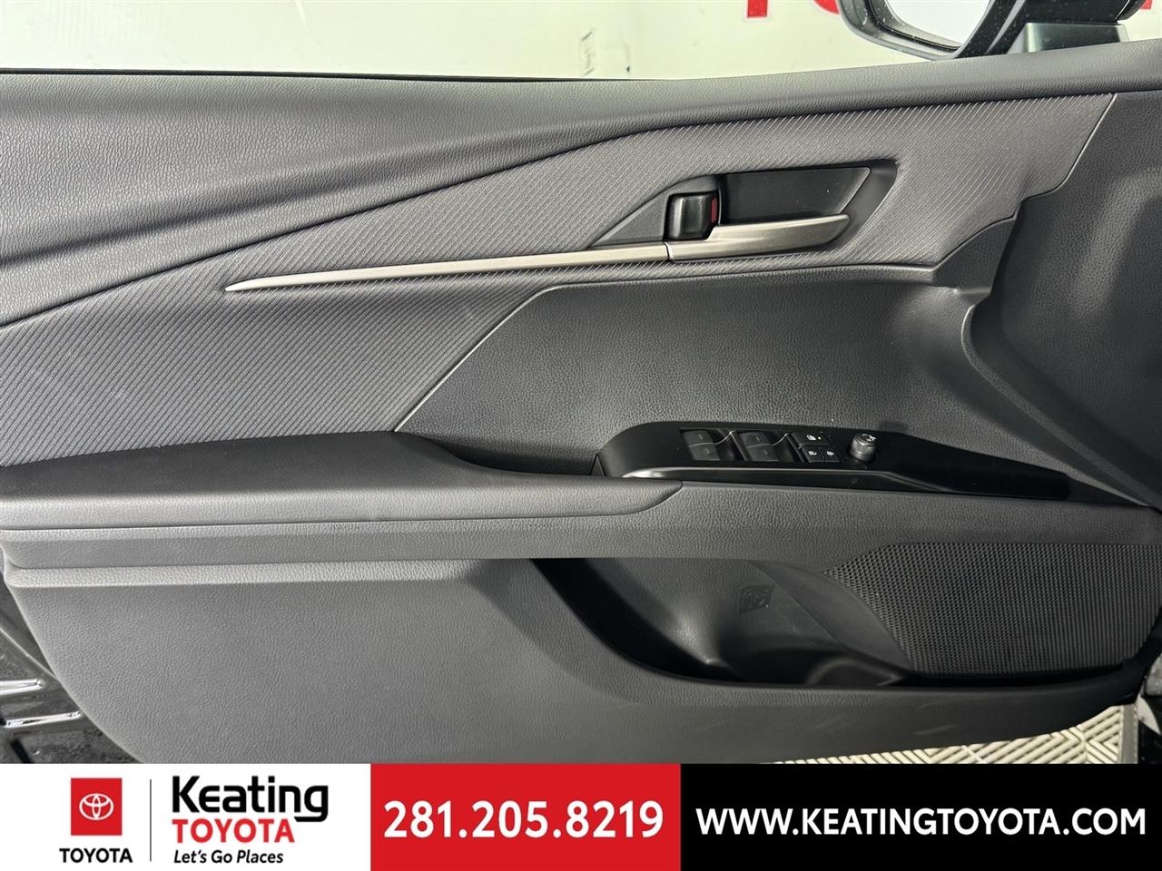 Toyota Camry Hybrid XLE 2026