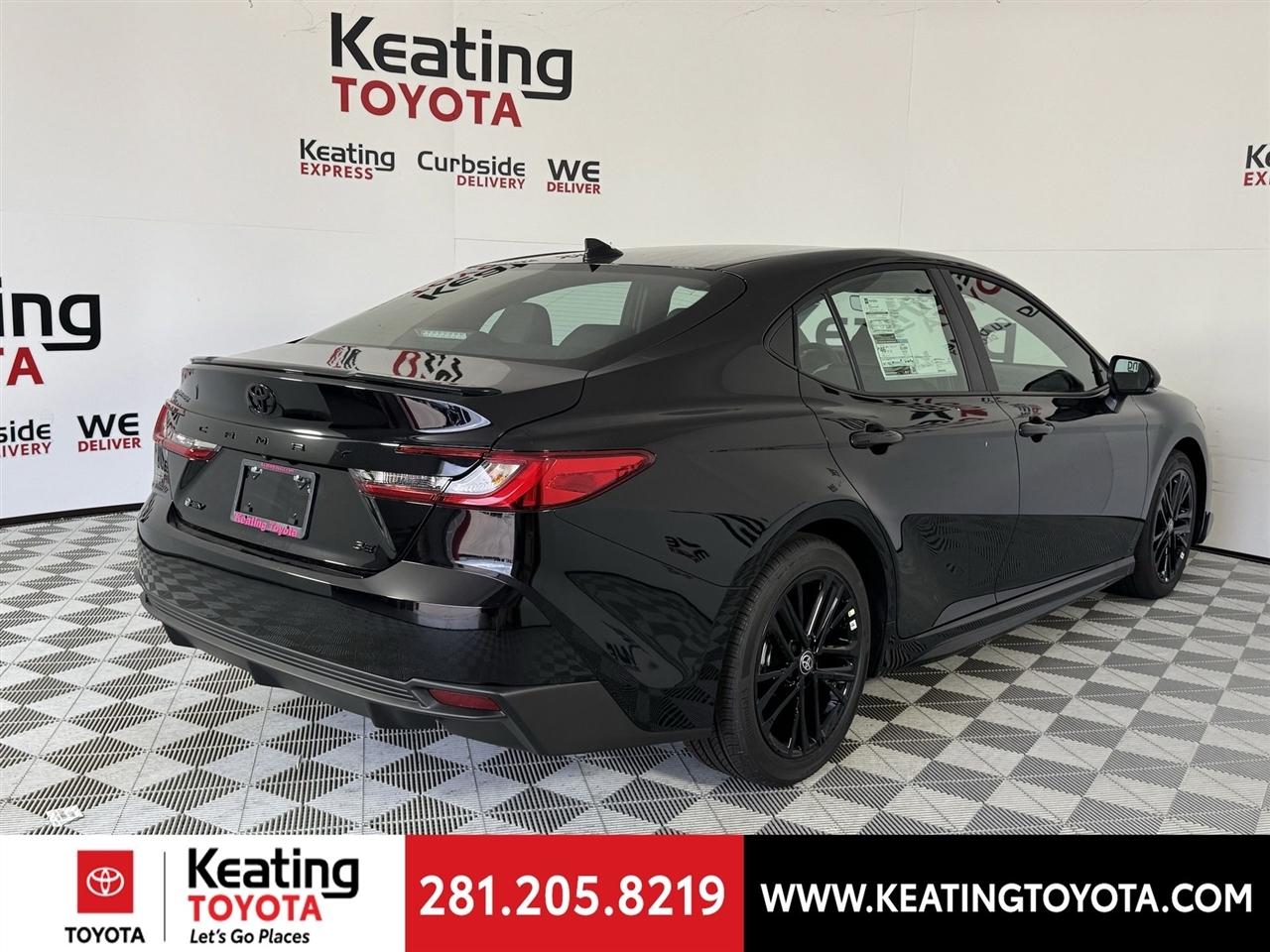 Toyota Camry Hybrid XLE 2026