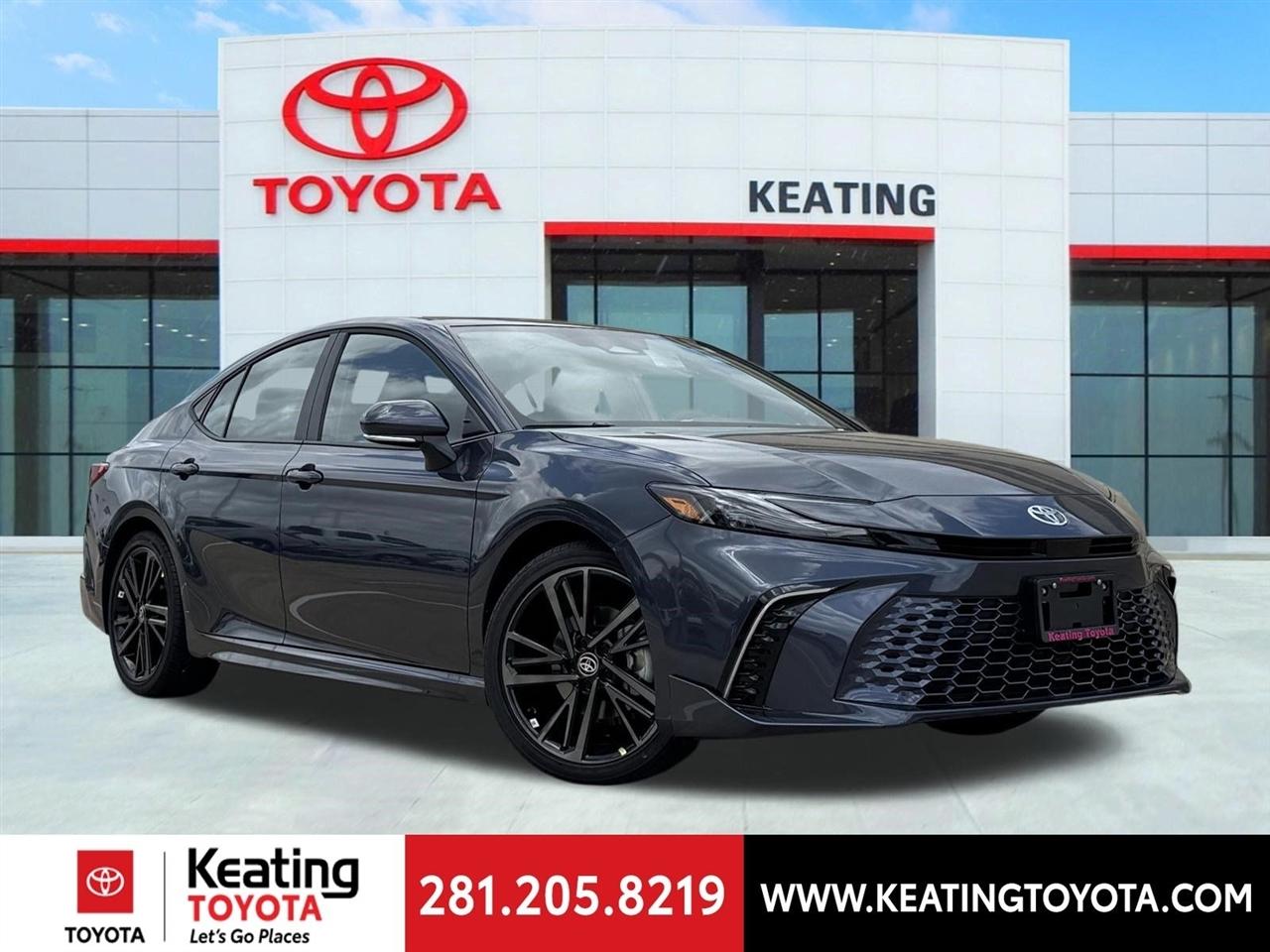 Toyota Camry Hybrid XLE 2026