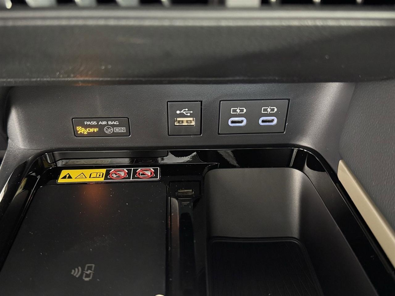 Toyota Camry Hybrid XLE 2026