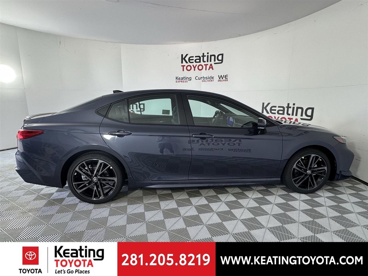 Toyota Camry Hybrid XLE 2026