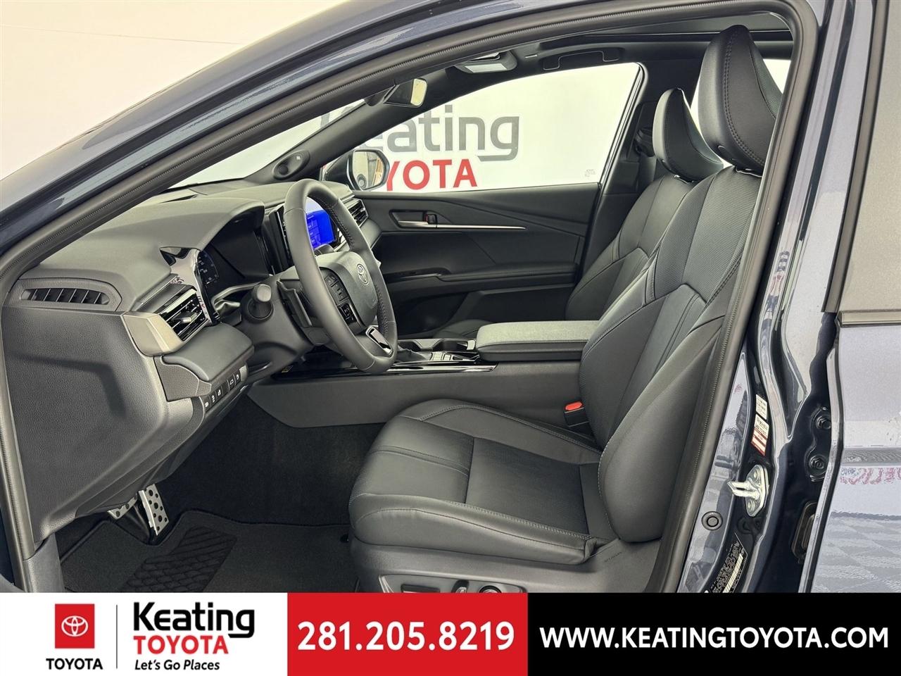 Toyota Camry Hybrid XLE 2026